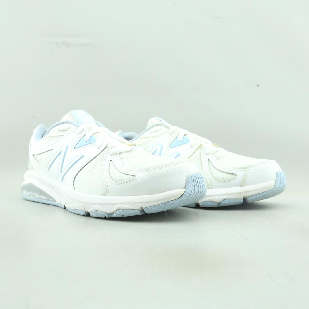 New Balance 857