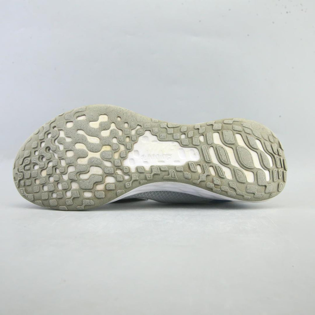 Nike Revolution 6