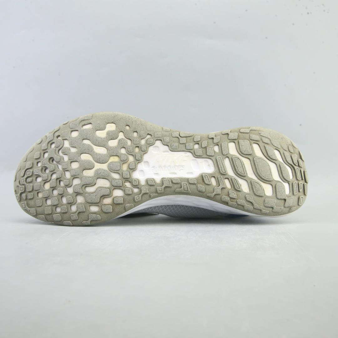 Nike Revolution 6