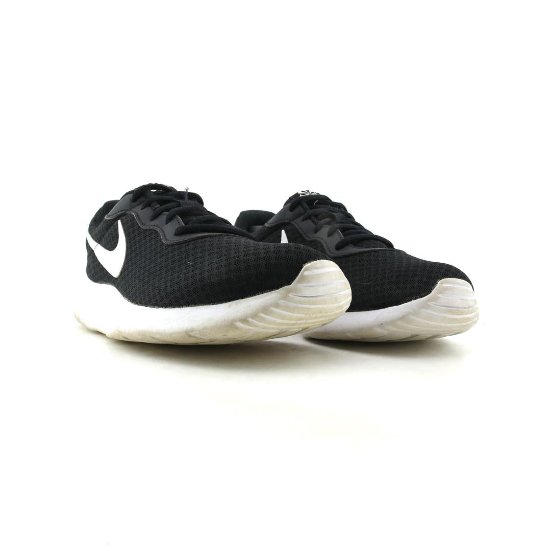 Nike Tanjun