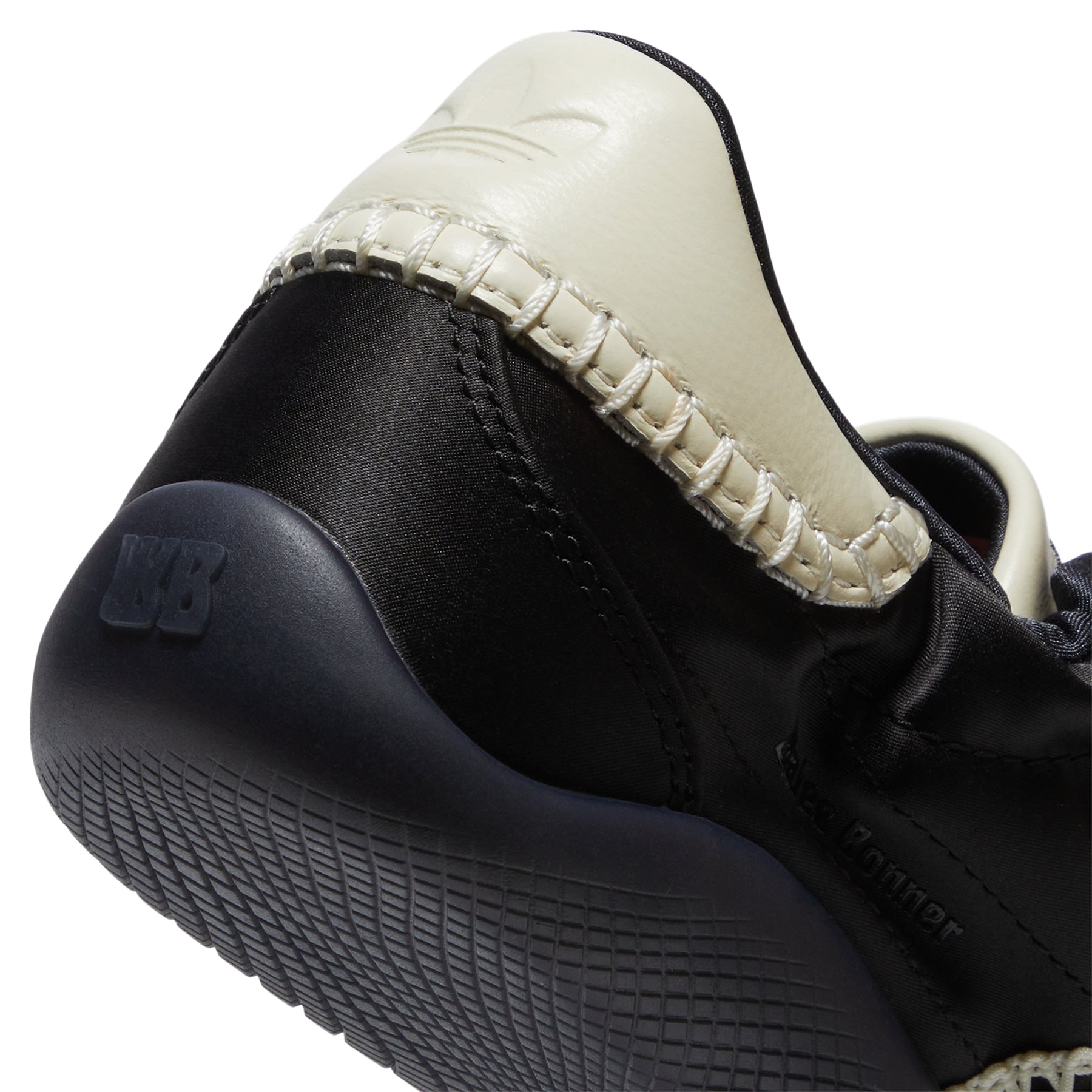 Adidas Wb Karintha Lo Satin (Cblack/Dbrown/Crewht)