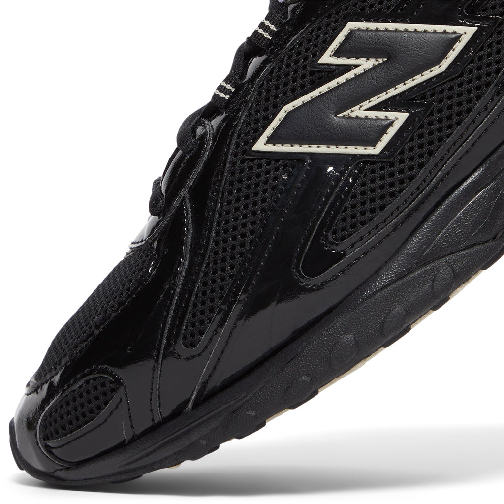 New Balance 204 (Black Timberwolf)