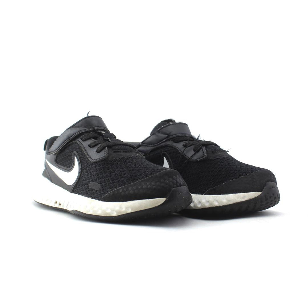 Nike Revolution 5