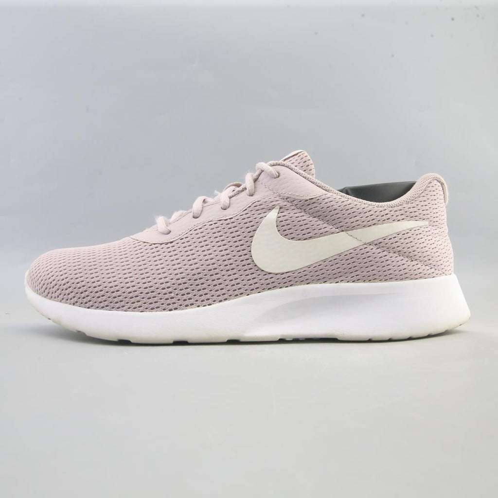 Nike Tanjun