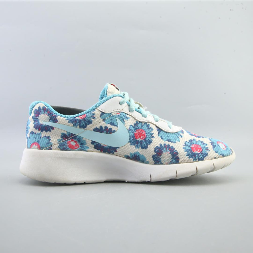 Nike Tanjun