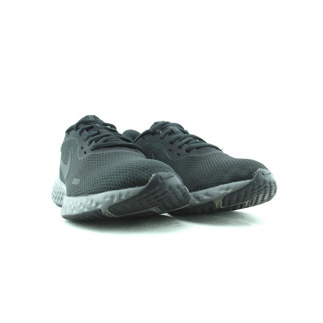 Nike Revolution 5