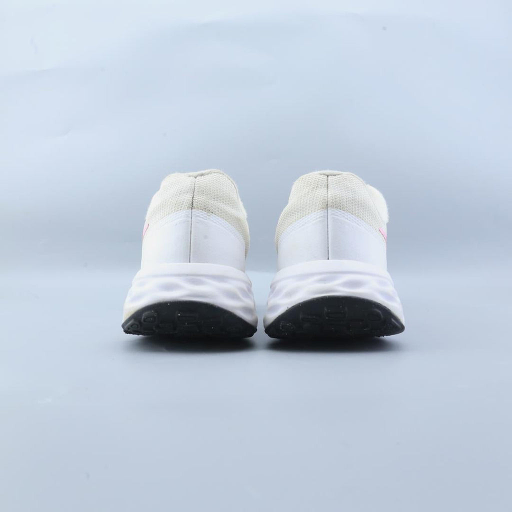 Nike Revolution 6