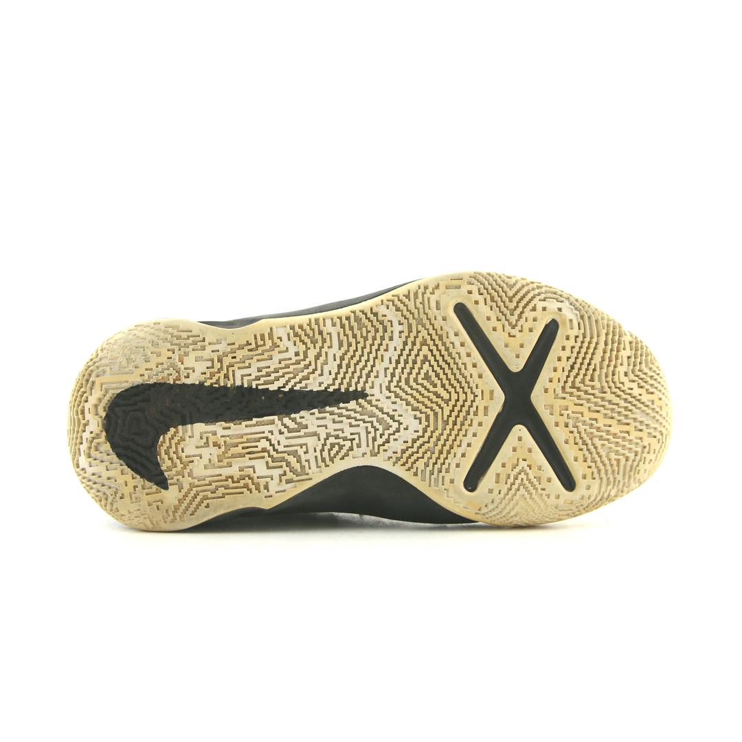 Nike Hustle D 10