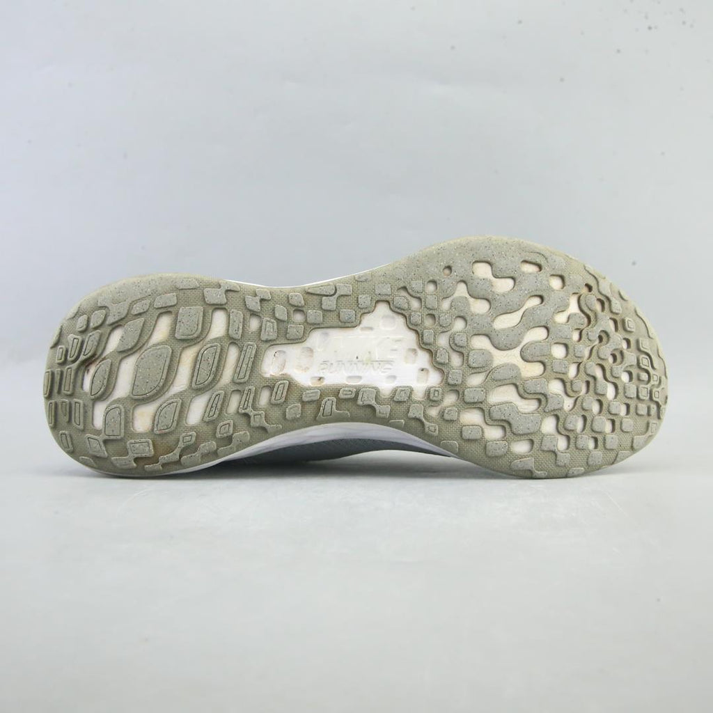 Nike Revolution 6