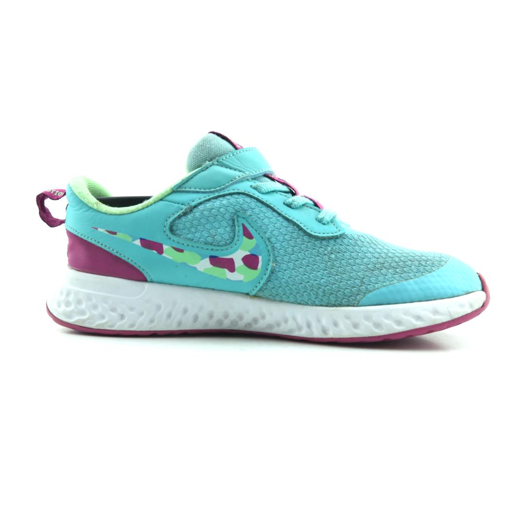 Nike Revolution 5