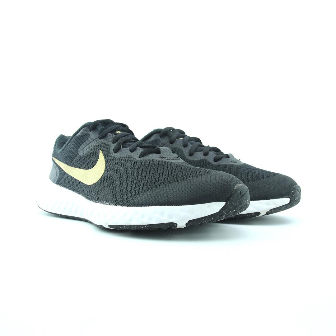 Nike Revolution 6