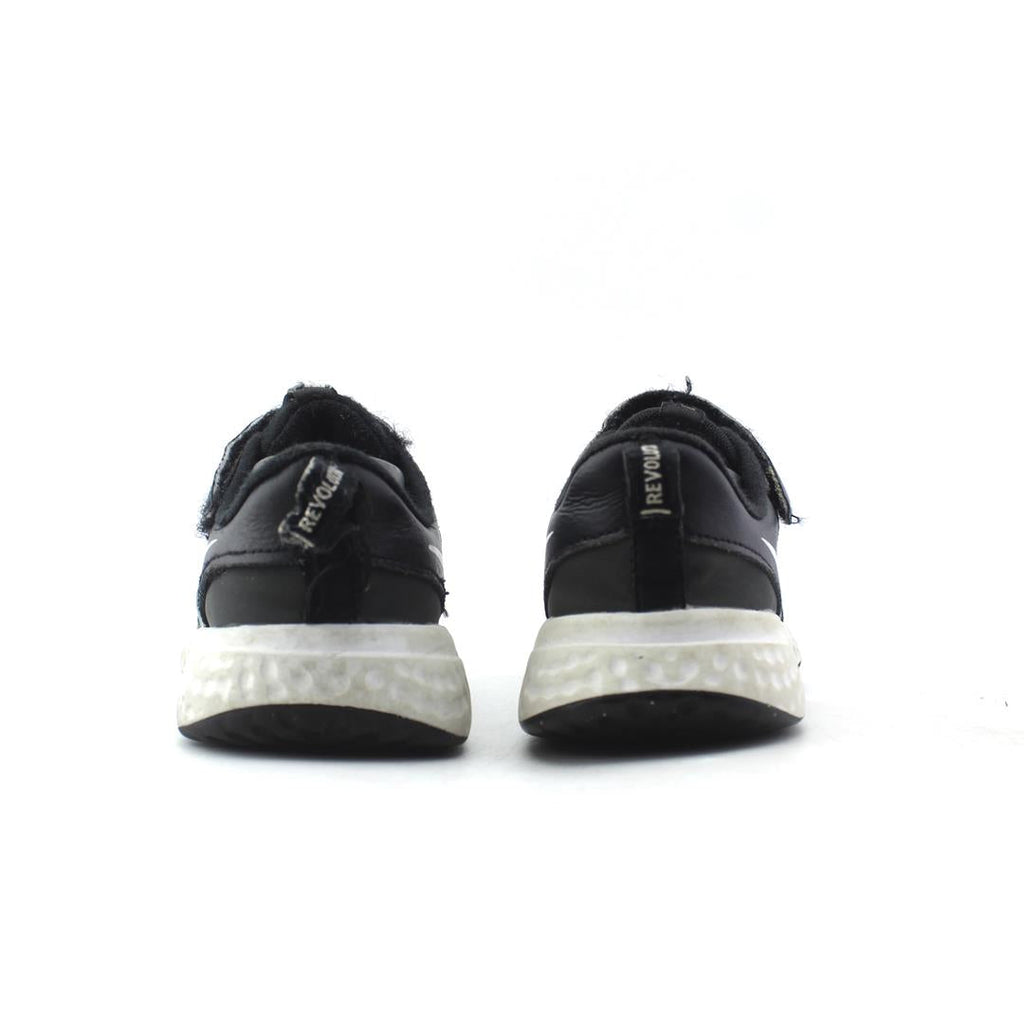 Nike Revolution 5