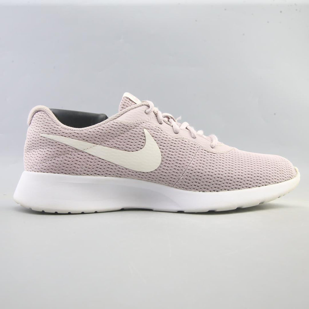 Nike Tanjun
