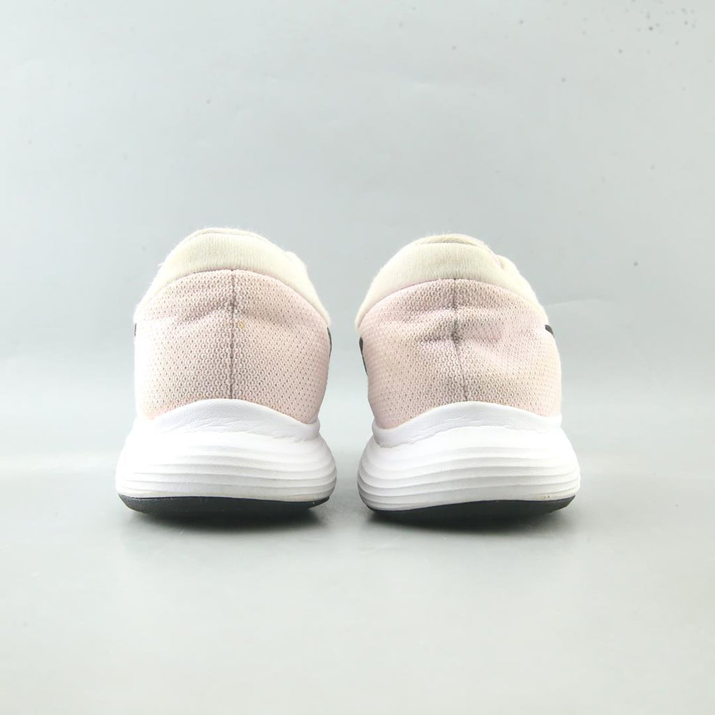 Nike Revolution 4
