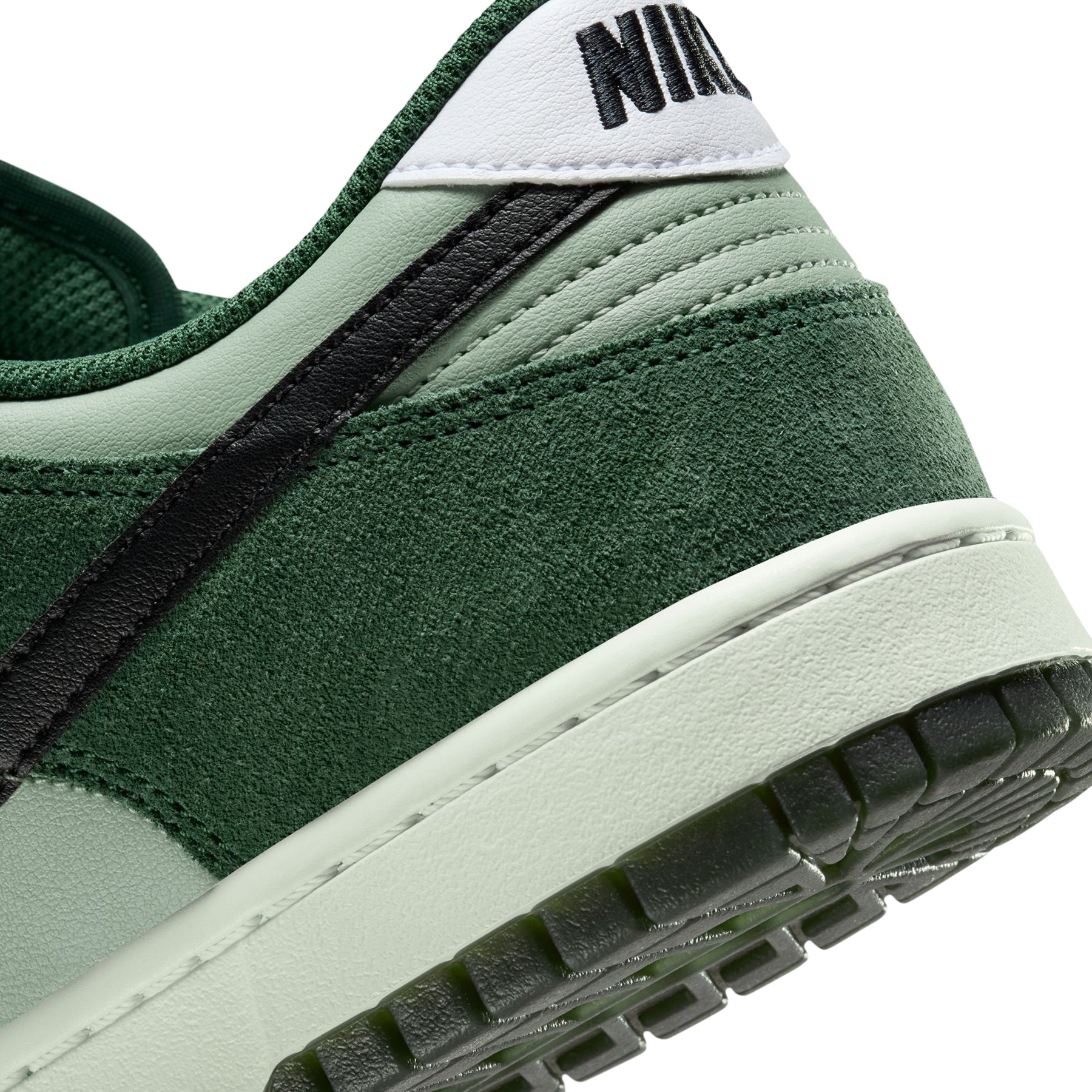 Nike Dunk Low Retro Se (Jade Horizon/Black-Fir-Summit White)