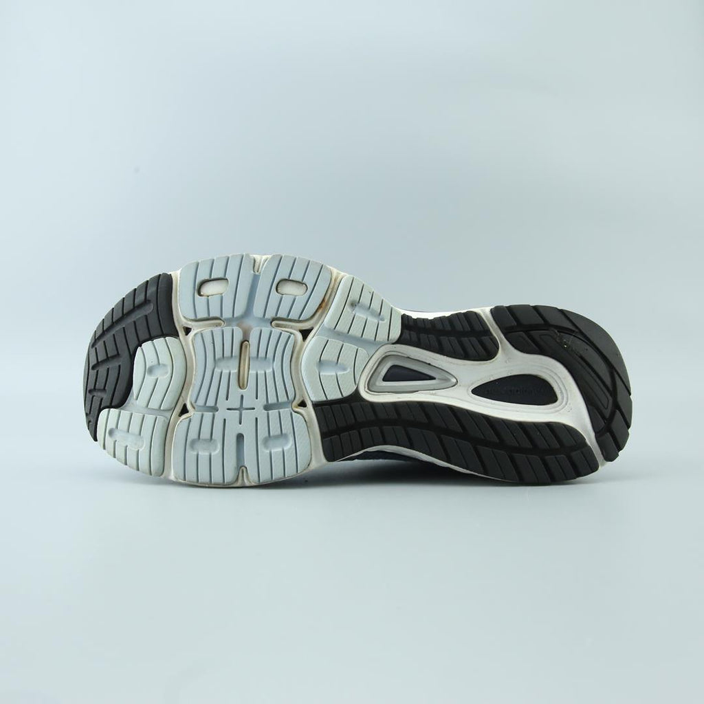 New Balance 880 V9