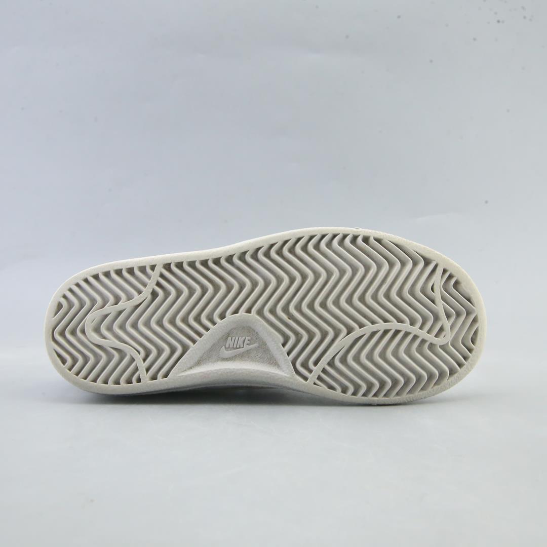 Nike Court Royale