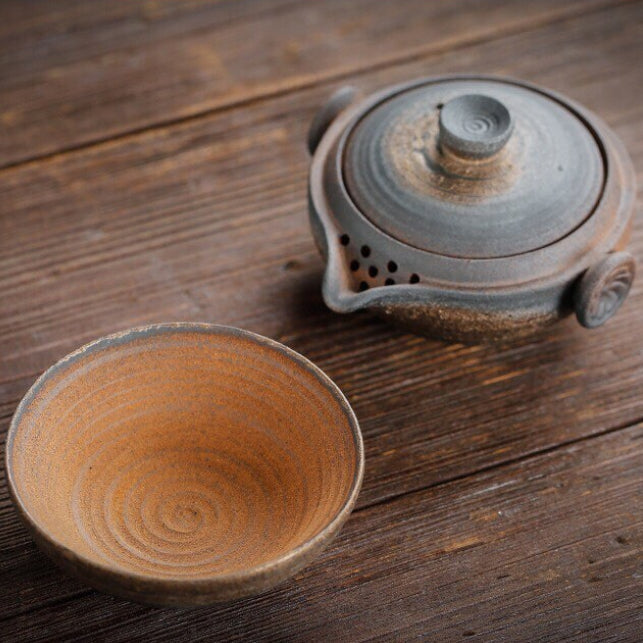 Ceramic Gaiwan tea set on a wood table