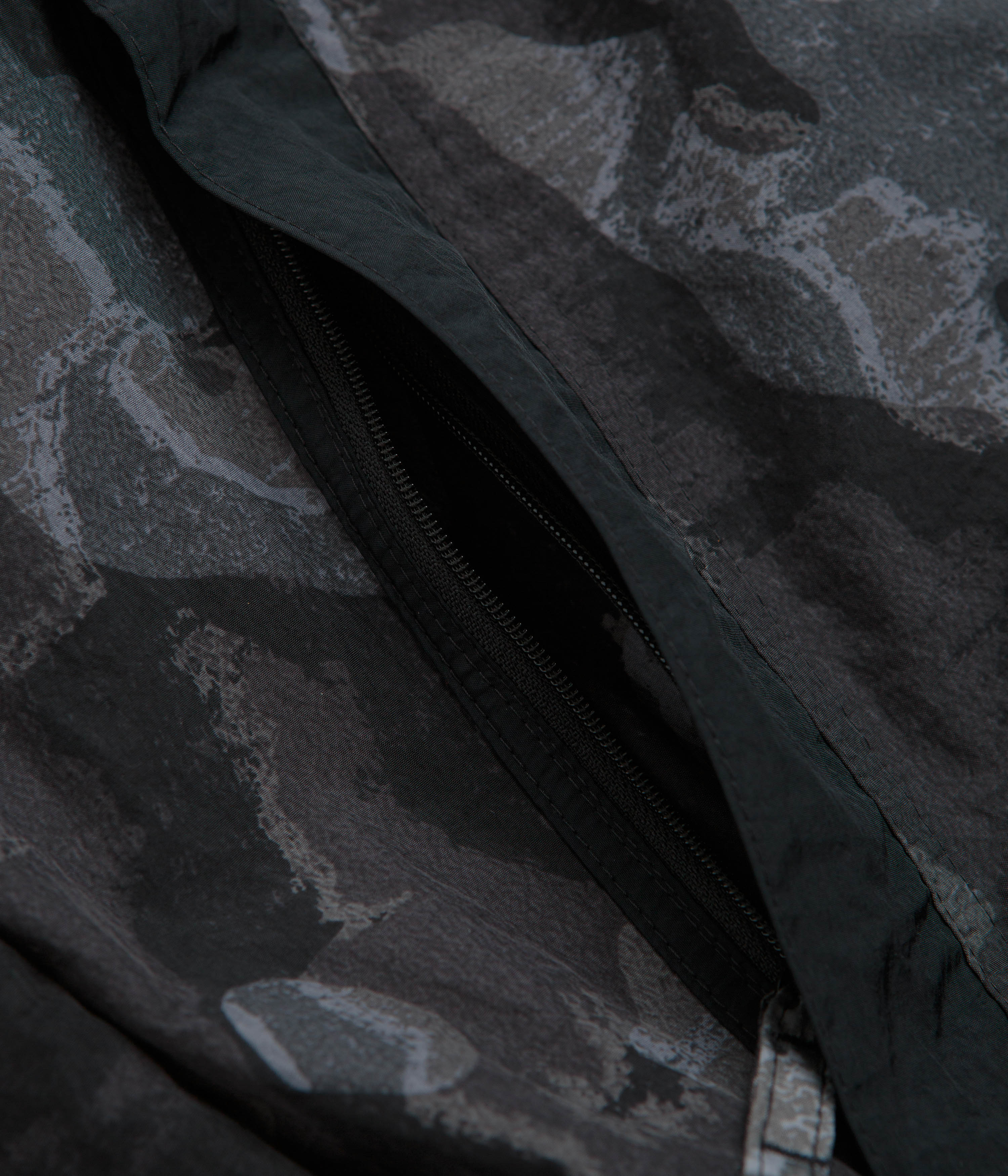 Columbia Challenger II Printed Windbreaker Jacket - Black Treebark / Black