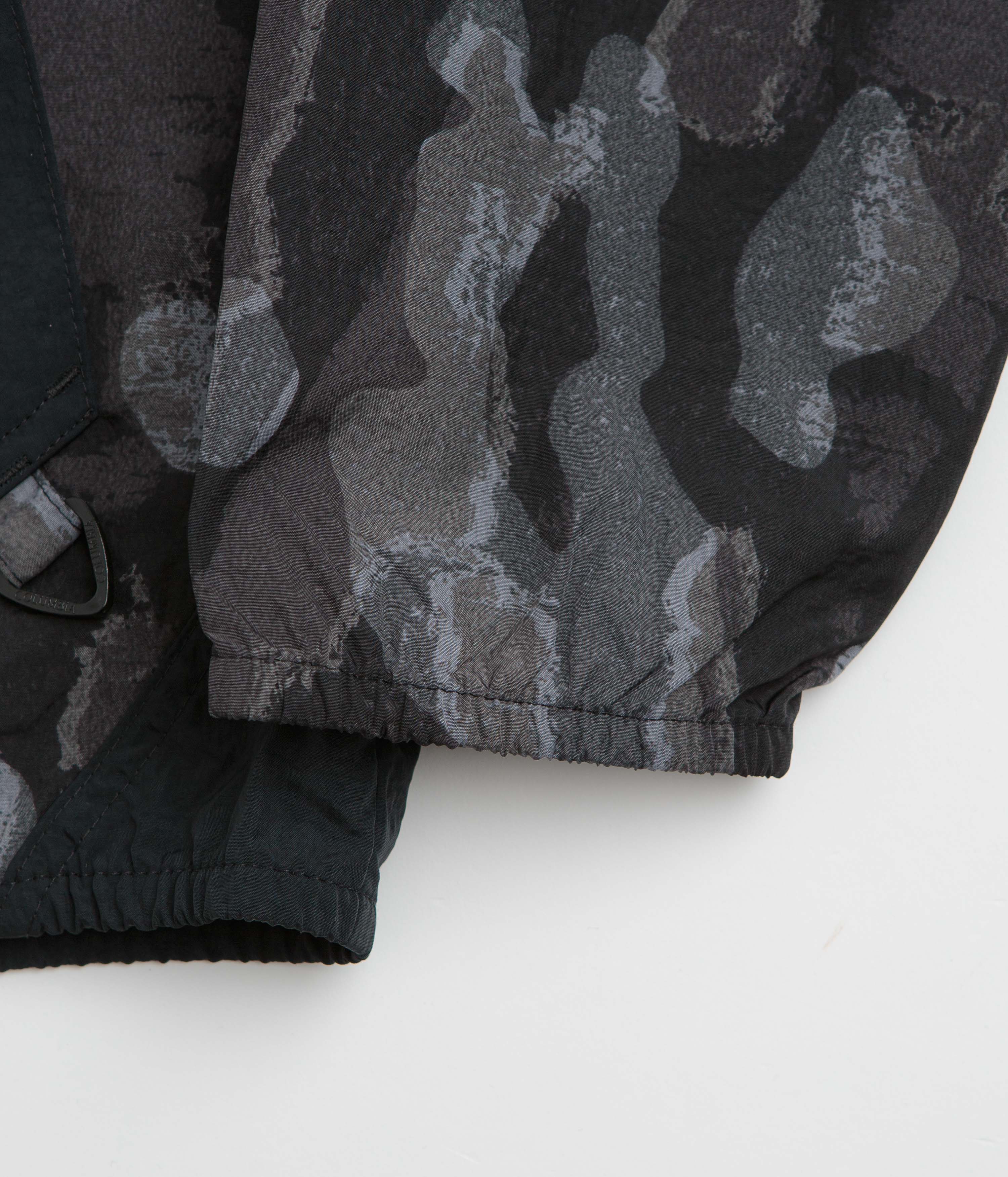 Columbia Challenger II Printed Windbreaker Jacket - Black Treebark / Black