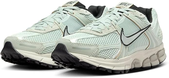 Women's Nike Zoom Vomero 5 Light Silver/Chrome-Light Bone (FN6742 001)