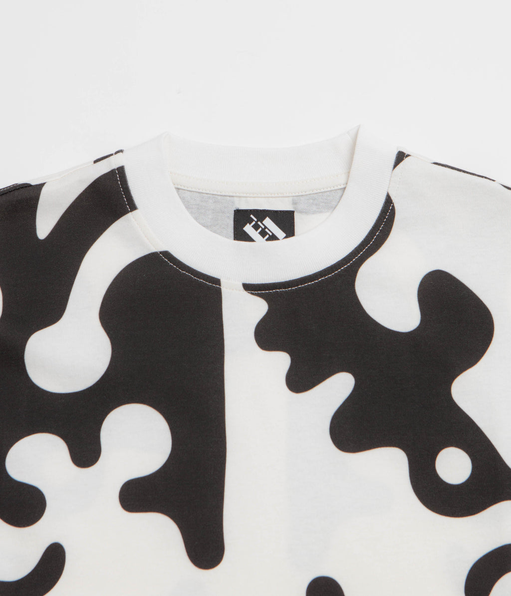 The Trilogy Tapes Clogged Bear T-Shirt - Black / White