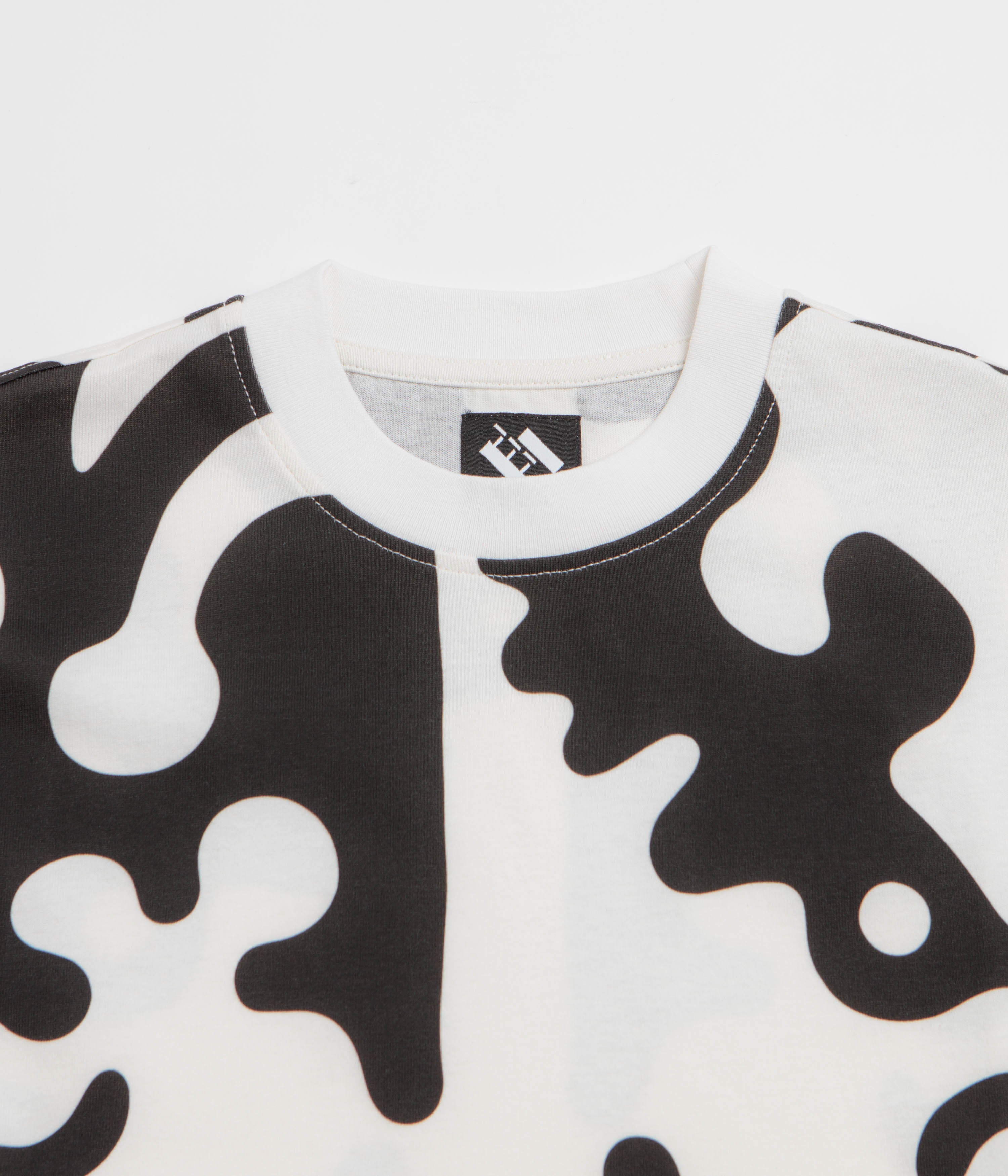 The Trilogy Tapes Clogged Bear T-Shirt - Black / White
